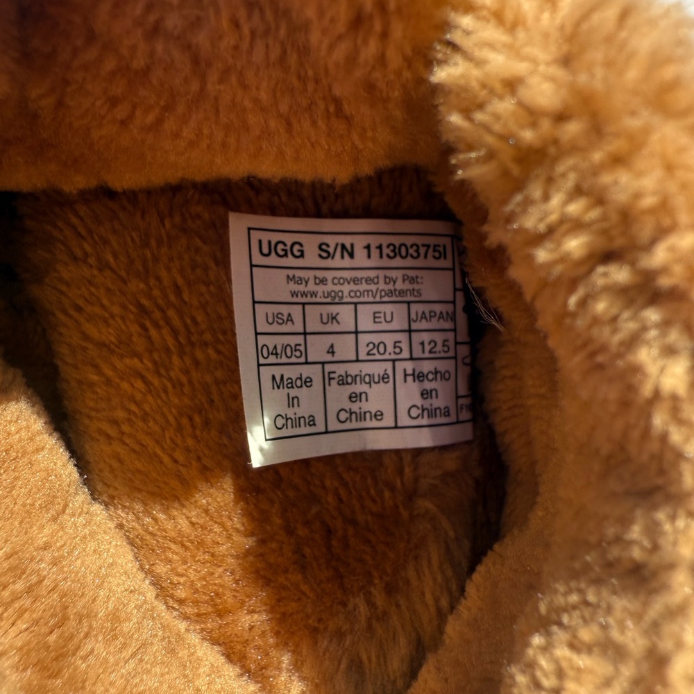 UGG Baby Bixbee Bear Stuffie Booties - Picture 3 of 3